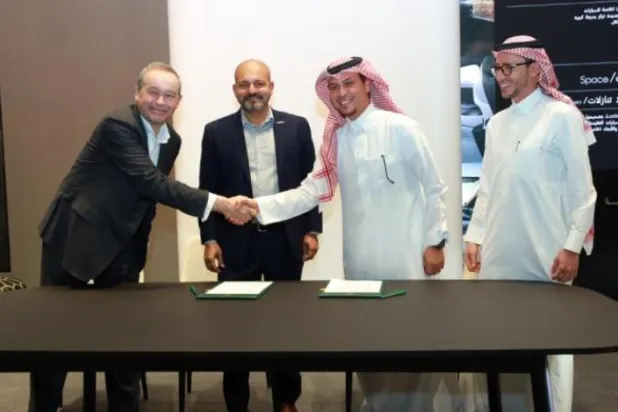 Suudi Arabistan'da elektrikli otomobil üretimi yapmak adına ilk entegre fabrikayı kurmak için imzalanan anlaşmadan (Şarku’l Avsat)