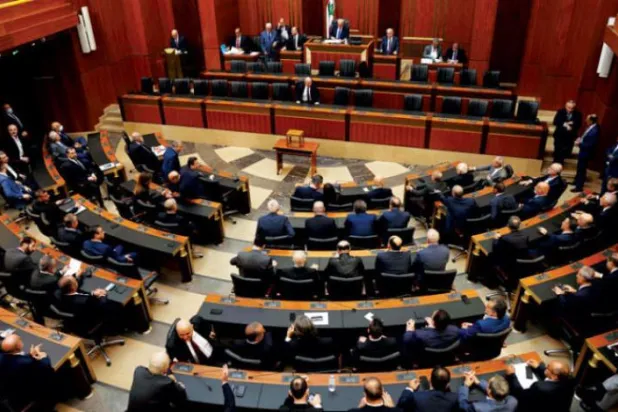 پارلیمنٹ کے اجلاس کے منظر کو دیکھا جا سکتا ہے (اے ایف پی)