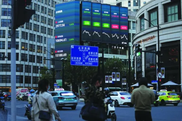 تحسن معدل نمو إجمالي الناتج المحلي الصيني خلال الربع الثالث من العام الحالي (رويترز)