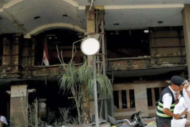 جانب من خسائر عملية تفجير معهد الأورام بمصر عام 2019 المتهمة فيها حركة «حسم» (رويترز)