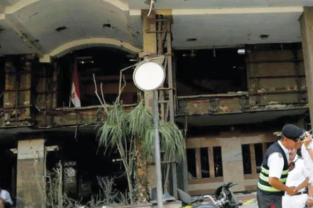 جانب من خسائر عملية تفجير معهد الأورام بمصر عام 2019 المتهمة فيها حركة «حسم» (رويترز)