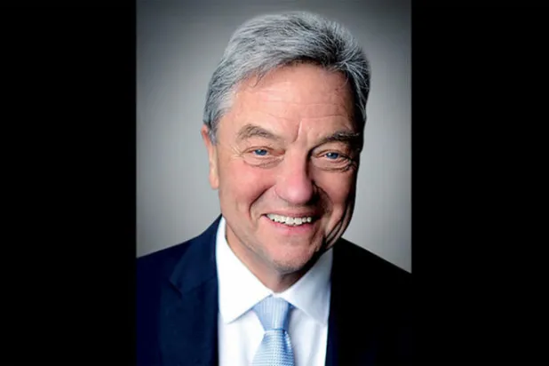 السير مايكل أرثر رئيس شركة بوينغ العالمية (الشرق الأوسط)