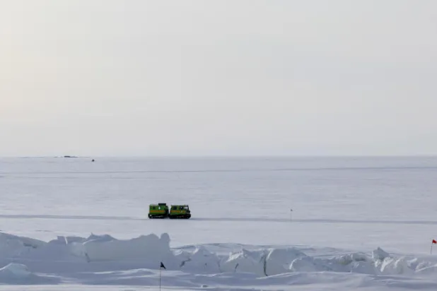 وجود أنهار كبيرة تحت الغطاء الجليدي يجب أن يؤخذ في الاعتبار عند إجراء توقعات حول عواقب تغير المناخ (أ.ب)