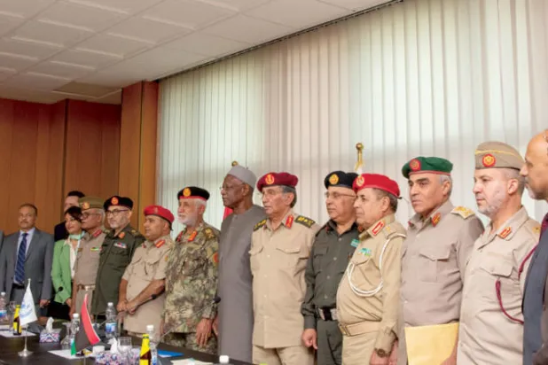 المبعوث الأممي خلال اجتماعه مع أعضاء لجنة (5+5) العسكرية المشتركة في سرت (موقع المبعوث الأممي)