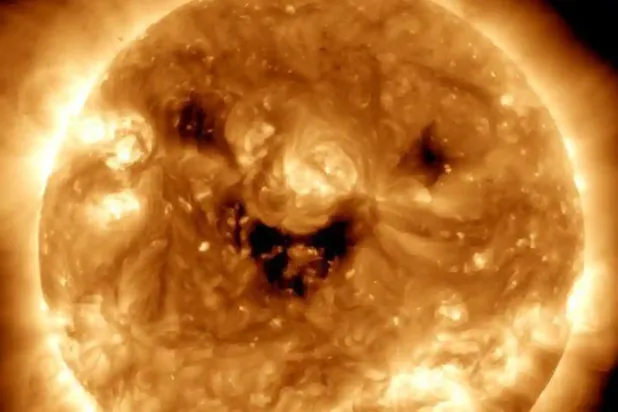 جذبت صورة الشمس تعليقات كثيرة من رواد الإنترنت (ناسا)