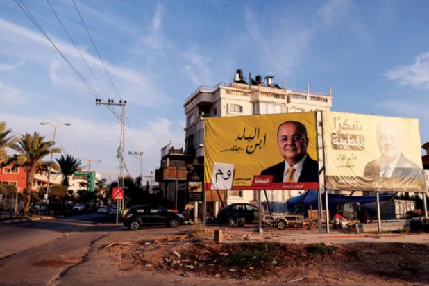 الحملة الانتخابية للسياسي العربي أحمد الطيبي في بلدته الطيبة شمال إسرائيل (رويترز)