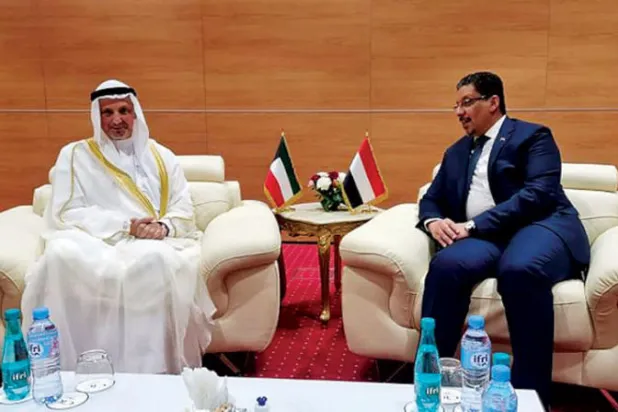وزير الخارجية اليمني أحمد عوض بن مبارك يلتقي نظيره الكويتي في الجزائر (سبأ)