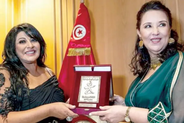 هالة صدقي مع وزيرة الثقافة التونسية (الشرق الأوسط)