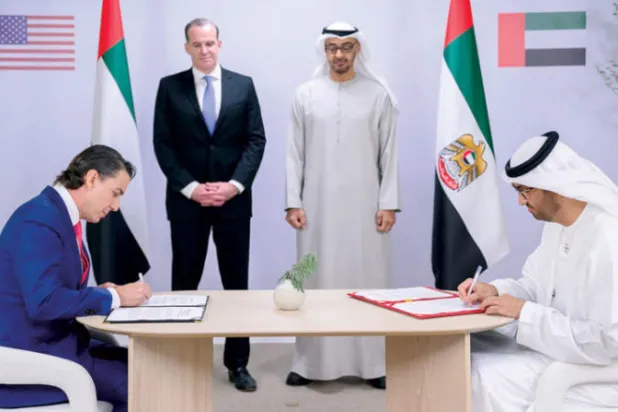 بحضور الشيخ محمد بن زايد... وقّع الشراكة كل من الدكتور سلطان الجابر وآموس هوكستاين (وام)