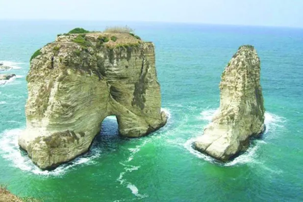 صخرة الروشة من أشهر المعالم في بيروت