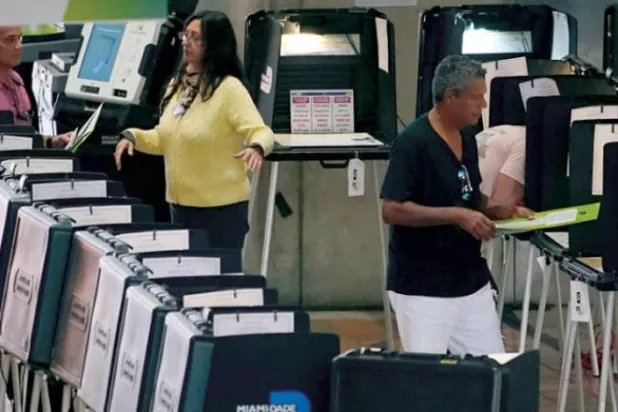 Mısır'da 2019 yılında Müslüman Kardeşler’in uzantılarından biri olan Hasm Grubu’nun suçlandığı Onkoloji Enstitüsü'nün bombalanması olayı sonrası çekilen bir kare (Reuters)