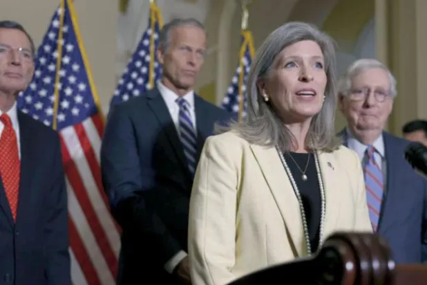 Joni Ernst geçtiğimiz Eylül ayında Capitol'de düzenlediği basın toplantısında (AFP)