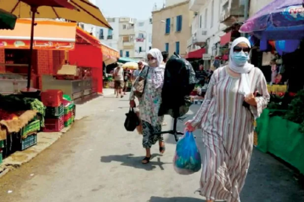 إحدى أسواق العاصمة التونسية (رويترز)