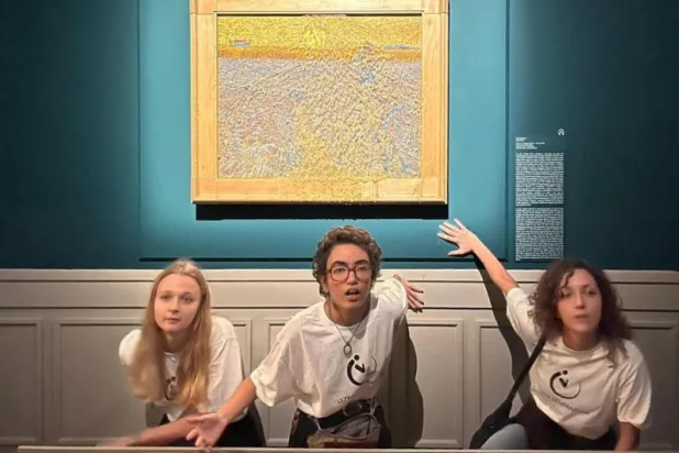 الناشطات استهدفن لوحة 'الزارع' التي رسمها فان غوخ عام 1888 (أ.ف.ب)