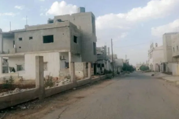 Dera el-Beled semtindeki el-Erbain Mahallesi’nde bölgede devam eden çatışmalar nedeniyle sokağa çıkma yasağı ilan edildi (Şarku’l Avsat)