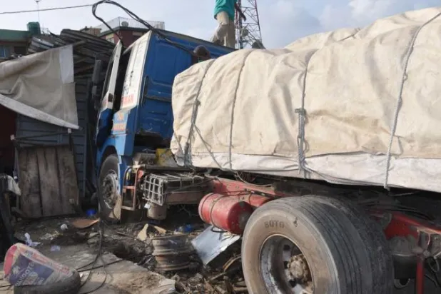 كثيراً ما تشهد غينيا حوادث سير بسبب الطرق الرديئة وحال المركبات (أرشيفية)