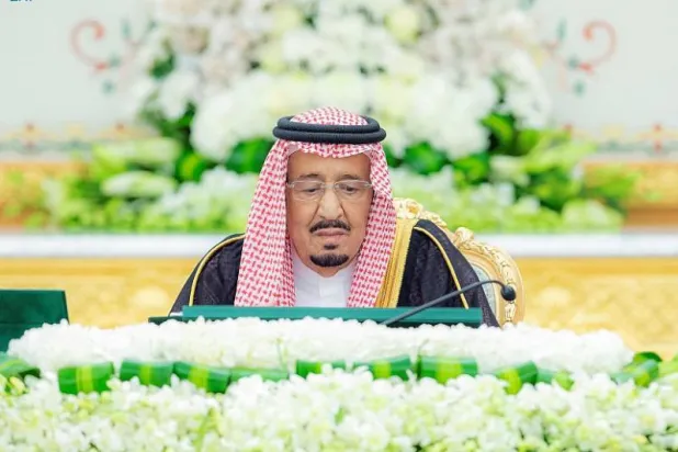 خادم الحرمين الشريفين خلال جلسة مجلس الوزراء اليوم (واس)