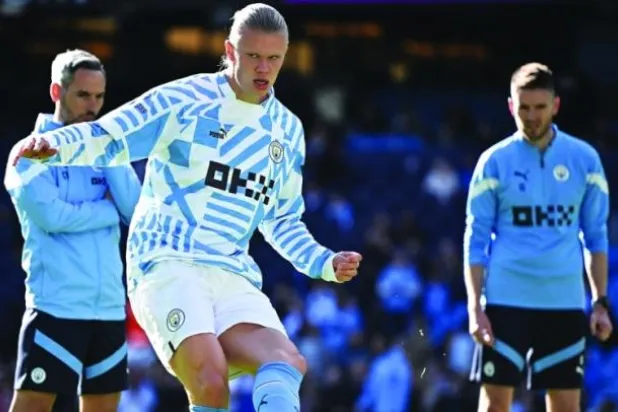 هالاند عملاق سيتي ومصدر الخطر على دفاع تشيلسي في مواجهة كأس الرابطة (أ.ف.ب)