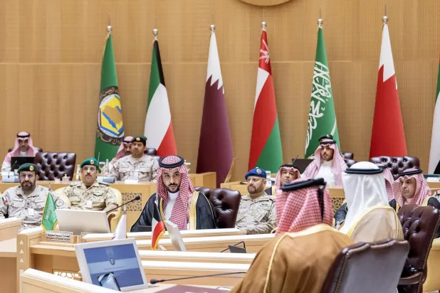 الأمير خالد بن سلمان لدى ترؤسه اجتماع مجلس الدفاع المشترك الخليجي بالرياض (واس)