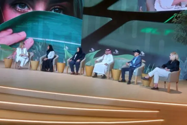 في جلسة «كيف تتخذ مساراً مهنياً لحماية الكوكب؟» (الشرق الأوسط)