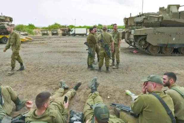 سربازان اسرائیلی شرکت کننده در مانور نظامی چهارشنبه در بخش اشغالی جولان واقع در سوریه (فرانس پرس)
