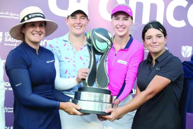 فريق الجنوب أفريقية نيكول غارسيا خلال تتويجه باللقب (تصوير: غازي مهدي)