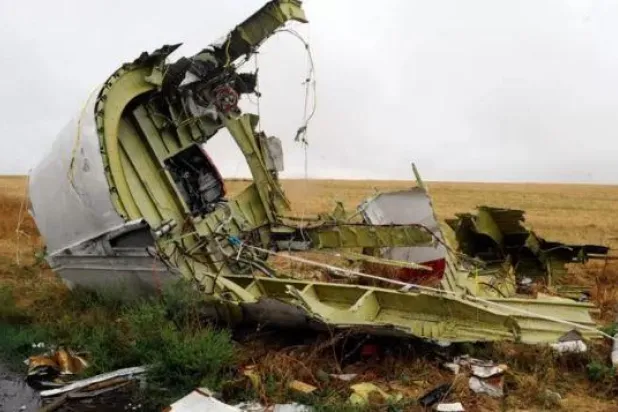 حطام الطائرة الماليزية «بوينغ 777» التي تحطمت في أوكرانيا في عام 2014 (أ.ف.ب)