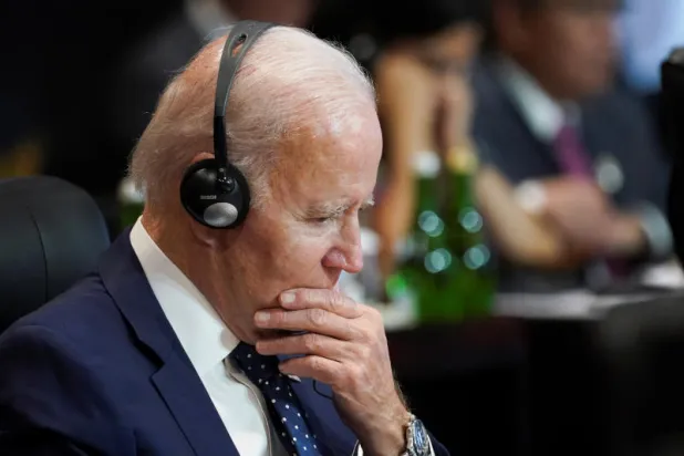 الرئيس الأميركي جو بايدن يشارك في فعاليات قمة مجموعة العشرين (رويترز)