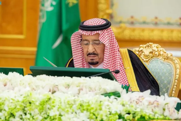 خادم الحرمين الشريفين الملك سلمان بن عبد العزيز يترأس جلسة مجلس الوزراء بالرياض (واس)