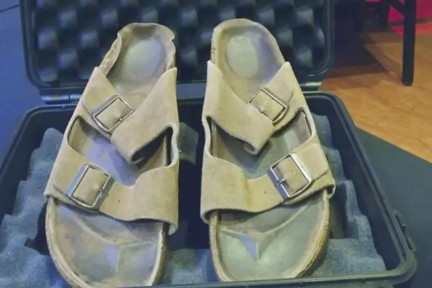 صندل كان يرتديه ستيف جوبز (أ.ب)