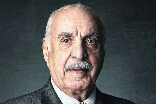 الإعلامي والوزير الأسبق محمد السنعوسي