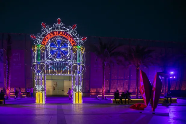 الأجسام المتحالفة للفنانة مارينيلا سيناتور في المعرض («فن أبوظبي»)