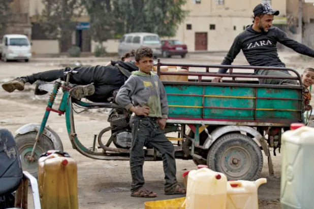 أطفال سوريا ضحايا الحرب والفقر (أ.ف.ب)