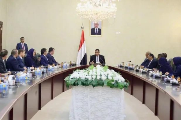 الدكتور معين عبد الملك لدى اجتماعه مع ممثلي الوكالات الأممية في عدن (سبأ)