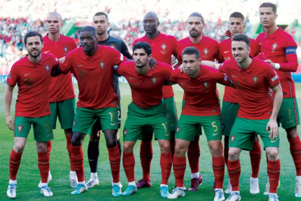 المنتخب البرتغالي بقيادة رونالدو وكتيبة من الموهوبين يتطلع لإنجاز في قطر (رويترز)
