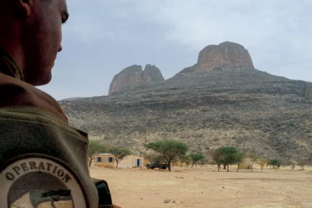 جندي فرنسي من قوة عملية «برخان» في مالي في 27 مارس 2019 (أ.ف.ب)