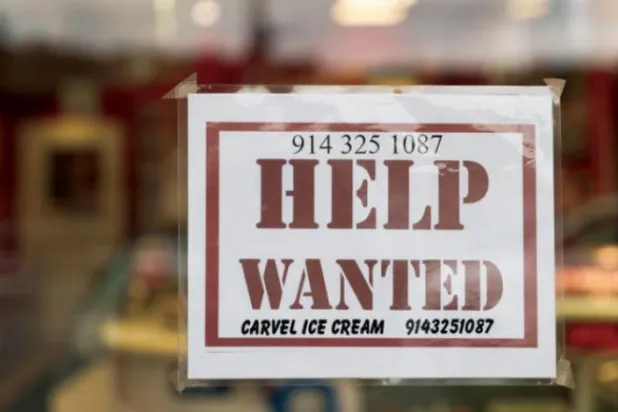 ABD’nin New York eyaletinde bir iş ilanı afişi (AP)