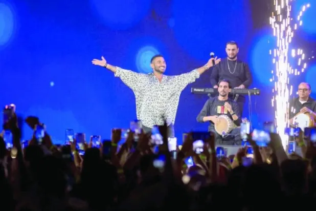 أحمد سعد فاجأ الجمهور بأدائه أغنية «شاب الشعر»