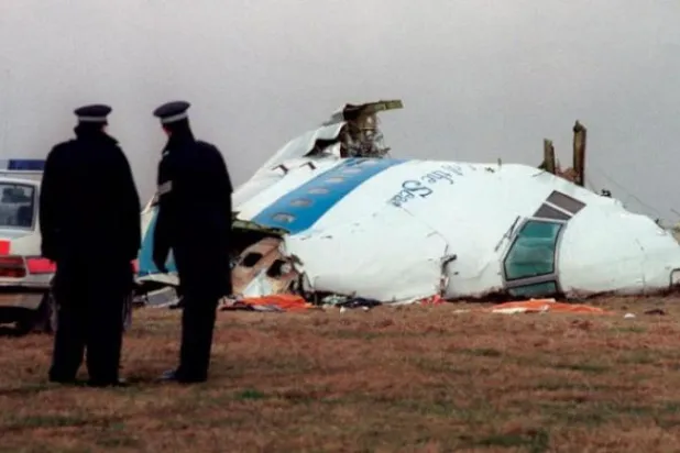 صورة أرشيفية لبقايا الطائرة التي تحطمت فوق سماء «لوكيربي» الاسكوتلندية (أ.ف.ب)