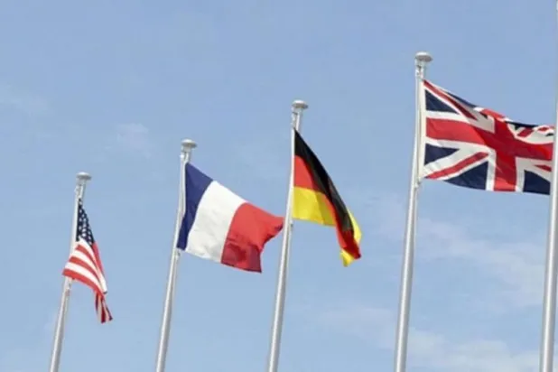 أعلام فرنسا وبريطانيا وألمانيا والولايات المتحدة الأميركية (أرشيفية)