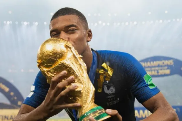 تتويج فرنسا بثاني لقب في تاريخ كأس العالم (موقع الفيفا الرسمي)