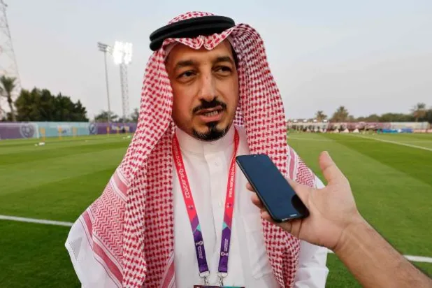 ياسر المسحل خلال حديثه لوسائل الإعلام قبل تدريبات المنتخب السعودي (أ.ف.ب)