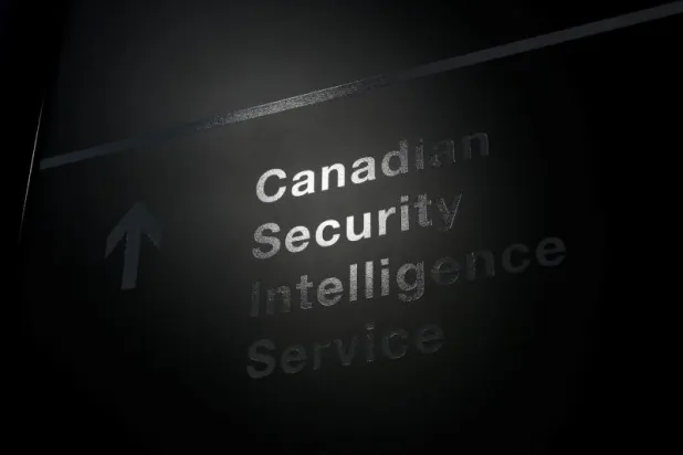 جهاز الاستخبارات الكندي يعلم أن إيران تراقب وترهب الناس في كندا (رويترز)