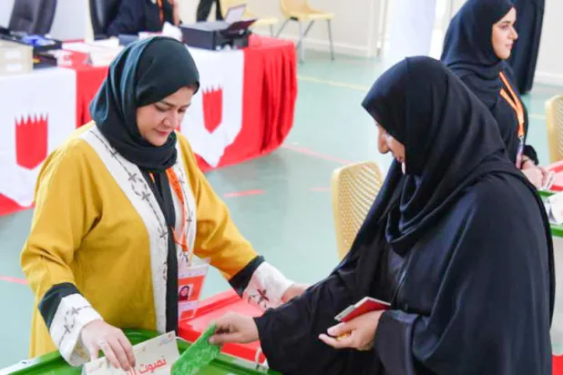 جانب من التصويت في الجولة الثانية لانتخابات البحرين السبت (بنا)