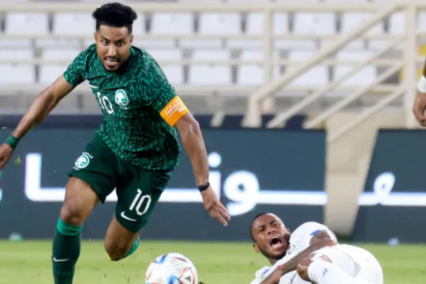 الإعلام الأرجنتيني أشار إلى مهارات سالم الدوسري الفردية (أ.ف.ب)