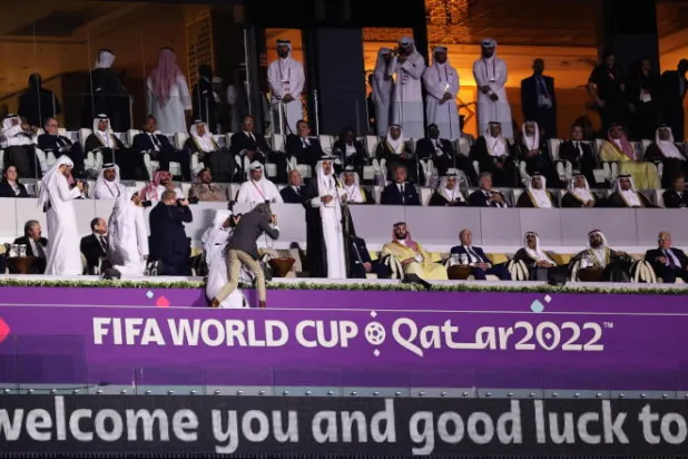 الشيخ تميم بن حمد أمير قطر يعلن انطلاق المونديال بحضور قادة وزعماء من العالم ( إ ب أ)