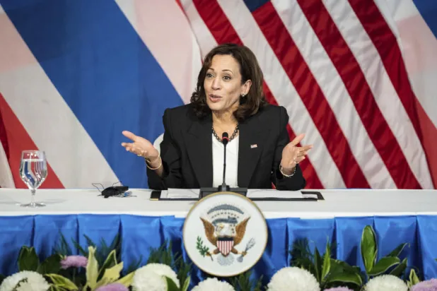 من زيارة نائبة الرئيس الأميركي كمالا هاريس إلى بانكوك (أ.ب)