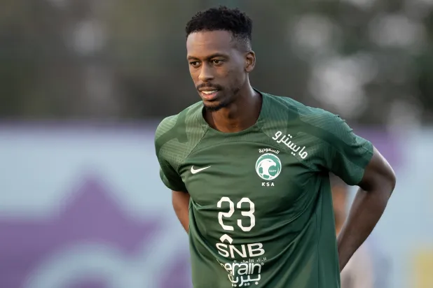 جانب من تدريبات المنتخب السعودي على ملعب «منتجع سيلين» (الشرق الأوسط) 