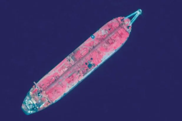 Harap durumdaki Yemen petrol tankeri Safer. (AFP)