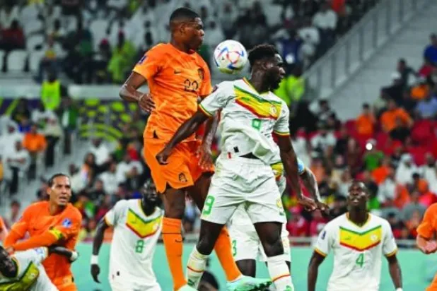 الطواحين البرتقالية أنهت المواجهة بهدفين خلال الدقائق العشر الأخيرة (أ.ف.ب)